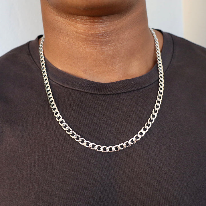 Model Wears The Model Wears The Cuban Link Chain - Silver (5mm) - 60cm