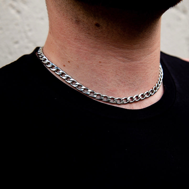 Model Wearing Cuban Link Chain - Silver (7mm) 45cm