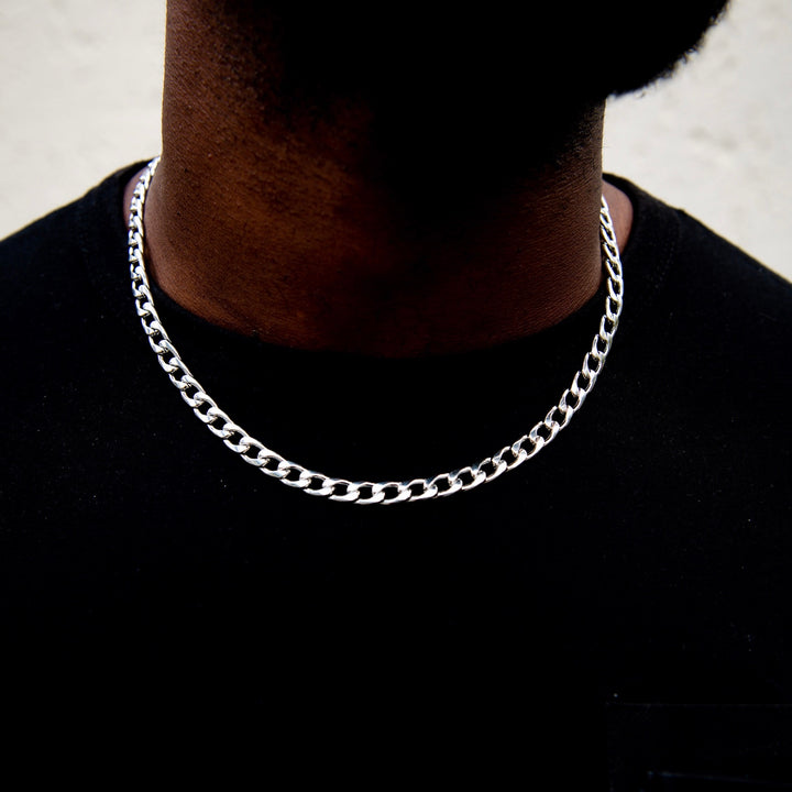 Model Wearing Cuban Link Chain - Silver (7mm) 50cm