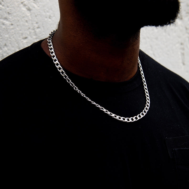 Model Wearing Cuban Link Chain - Silver (7mm) 55cm