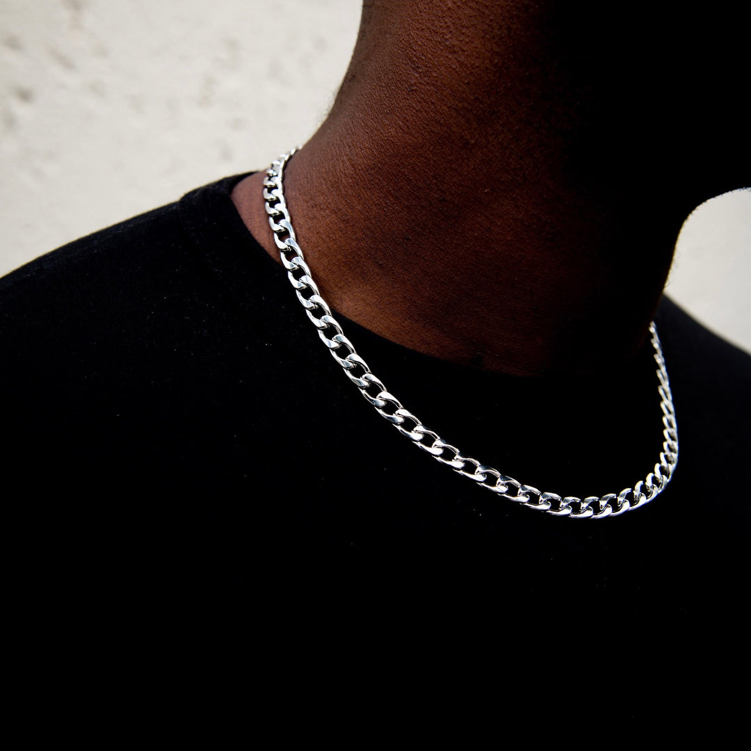 Model Wearing Cuban Link Chain - Silver (7mm)