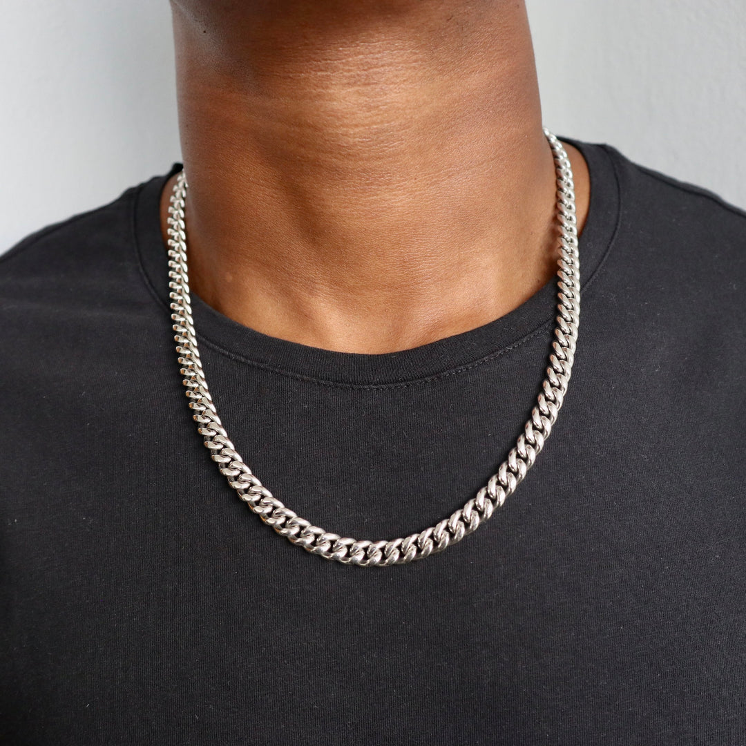 Model Wears The Miami Cuban Link Chain w/ Box Clasp - Silver (8mm)